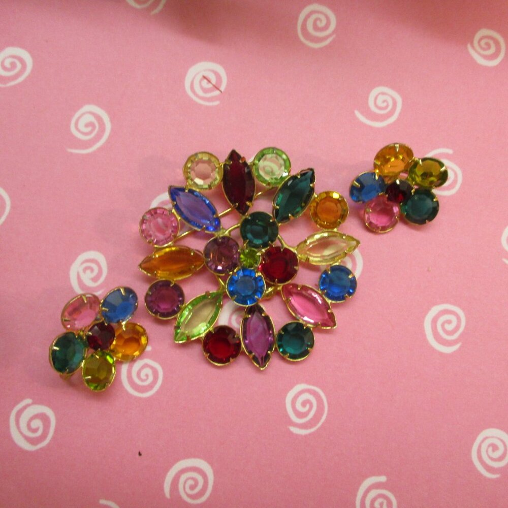 VINTAGE Bezel Set Crystal Brooch Earrings ~ Multicolored CRYSTAL RHINESTONE  Set